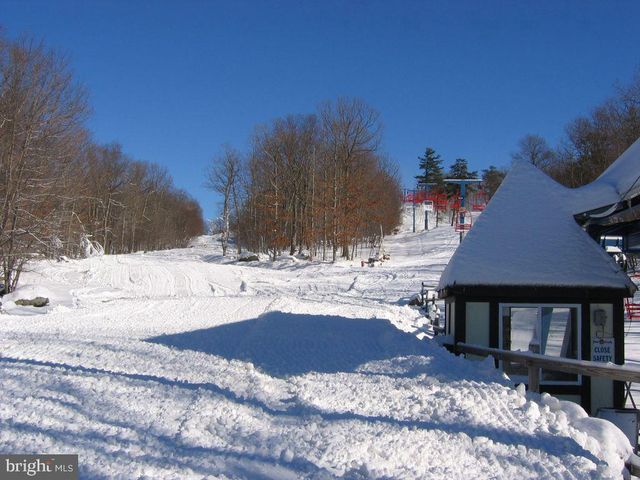 163 CAMBRIDGE CT, Bushkill, PA 18324