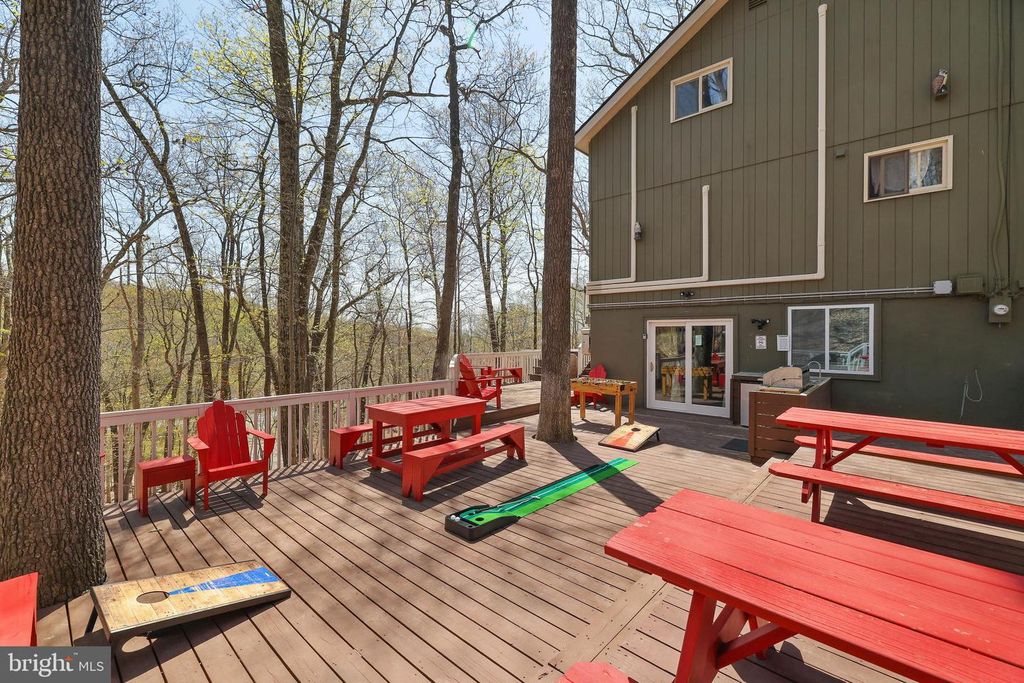 163 CAMBRIDGE CT, Bushkill, PA 18324