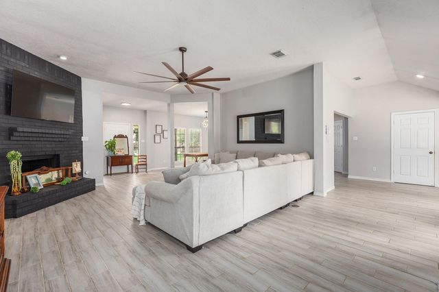 10 County Road 2097, Liberty, TX 77575