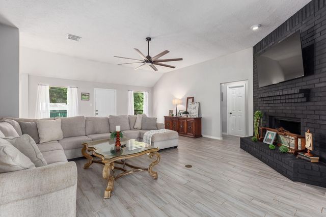 10 County Road 2097, Liberty, TX 77575