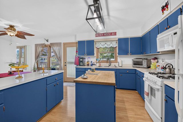 N2445 Fisk DRIVE, Burlington, WI 53105