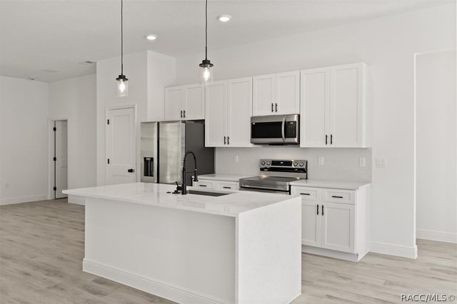 9505 N Cortlandt Drive, Citrus Springs, FL 34434