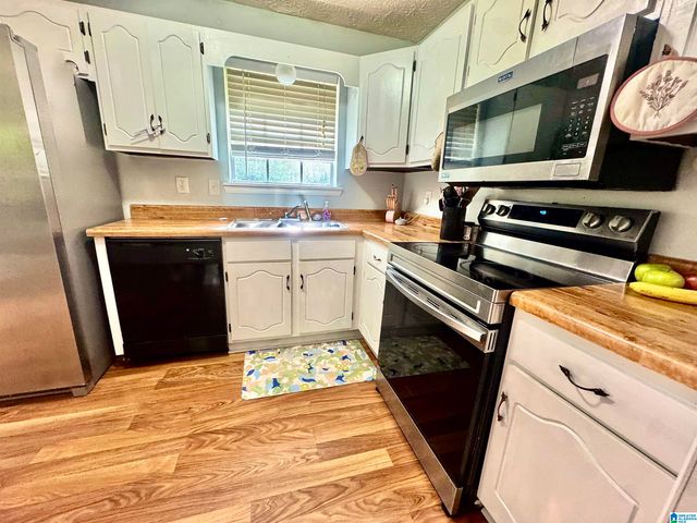 602 SHANNAHAN DRIVE, Weaver, AL 36277