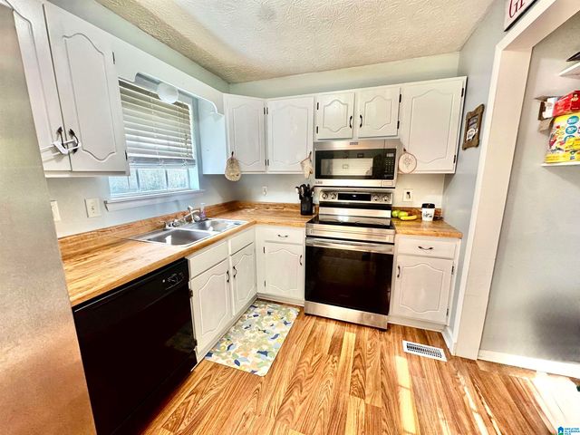 602 SHANNAHAN DRIVE, Weaver, AL 36277
