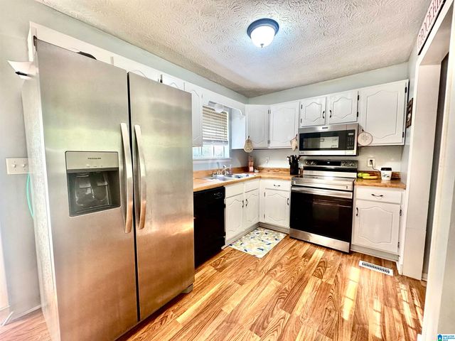 602 SHANNAHAN DRIVE, Weaver, AL 36277