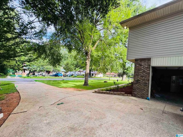 602 SHANNAHAN DRIVE, Weaver, AL 36277