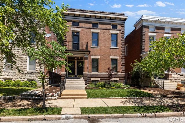 4135 Flad Avenue, St Louis, MO 63110