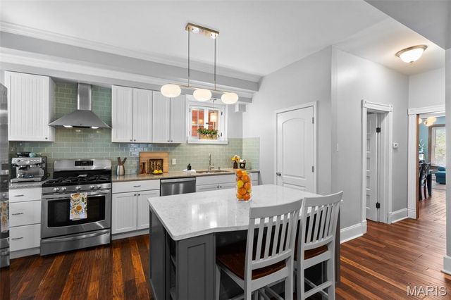 4135 Flad Avenue, St Louis, MO 63110