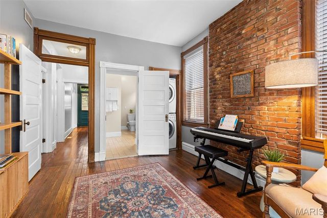 4135 Flad Avenue, St Louis, MO 63110