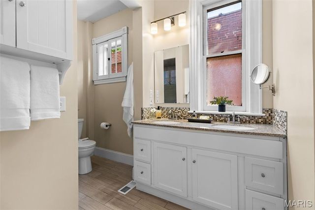 4135 Flad Avenue, St Louis, MO 63110