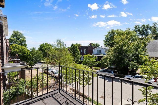 4135 Flad Avenue, St Louis, MO 63110