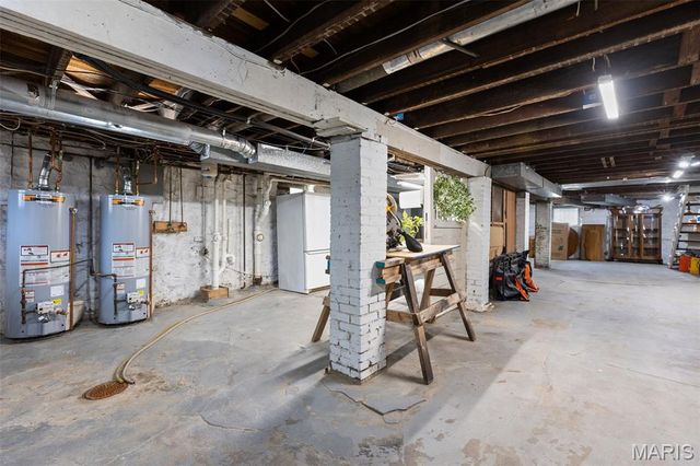 4135 Flad Avenue, St Louis, MO 63110