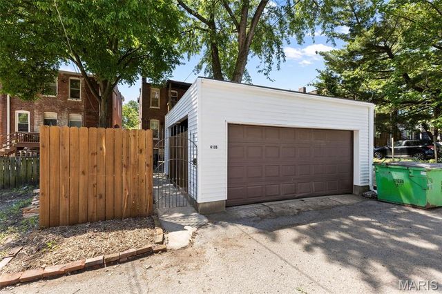 4135 Flad Avenue, St Louis, MO 63110