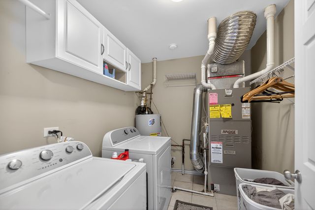 1701 Deer Pointe Drive, South Elgin, IL 60177