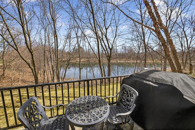 1701 Deer Pointe Drive, South Elgin, IL 60177