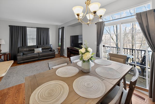 1701 Deer Pointe Drive, South Elgin, IL 60177