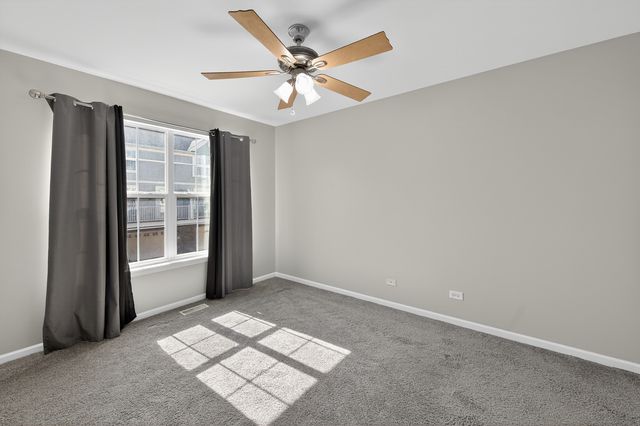 1701 Deer Pointe Drive, South Elgin, IL 60177