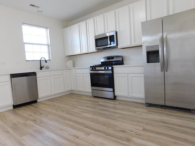 3748 Bailey Road 3748, Yorkville, IL 60560