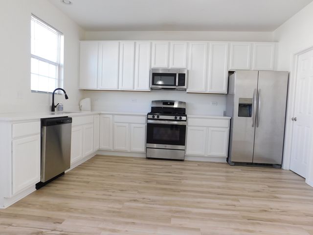 3748 Bailey Road 3748, Yorkville, IL 60560