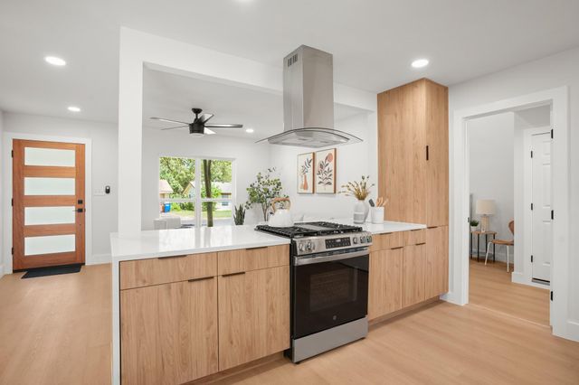 5713 Glenhollow PATH, Austin, TX 78745