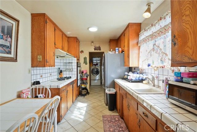 1563 Mcgilvrey, Los Angeles, CA 90063