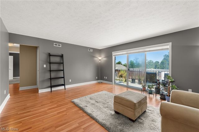 1155 Charter Oak Lane 304, Westlake, OH 44145