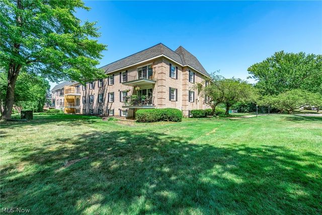 1155 Charter Oak Lane 304, Westlake, OH 44145