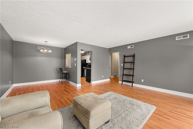 1155 Charter Oak Lane 304, Westlake, OH 44145