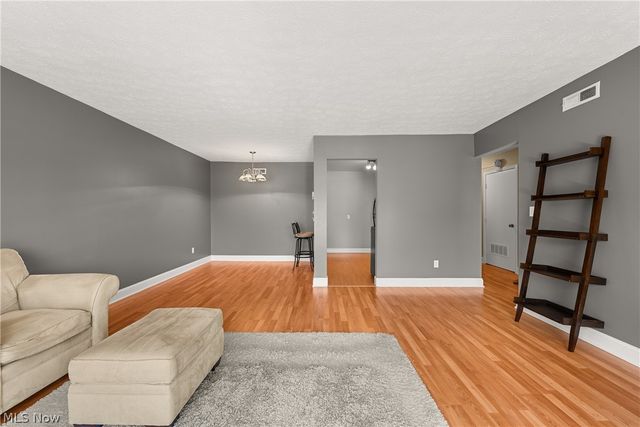 1155 Charter Oak Lane 304, Westlake, OH 44145