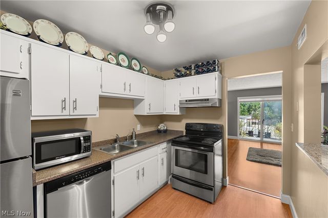 1155 Charter Oak Lane 304, Westlake, OH 44145