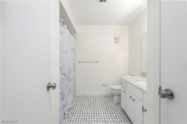 1155 Charter Oak Lane 304, Westlake, OH 44145