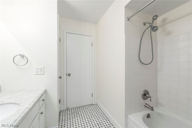 1155 Charter Oak Lane 304, Westlake, OH 44145