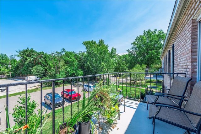 1155 Charter Oak Lane 304, Westlake, OH 44145
