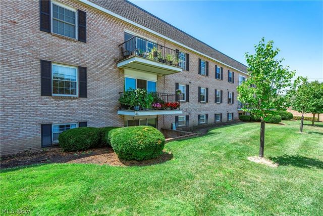 1155 Charter Oak Lane 304, Westlake, OH 44145