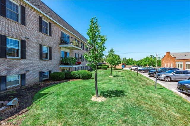 1155 Charter Oak Lane 304, Westlake, OH 44145