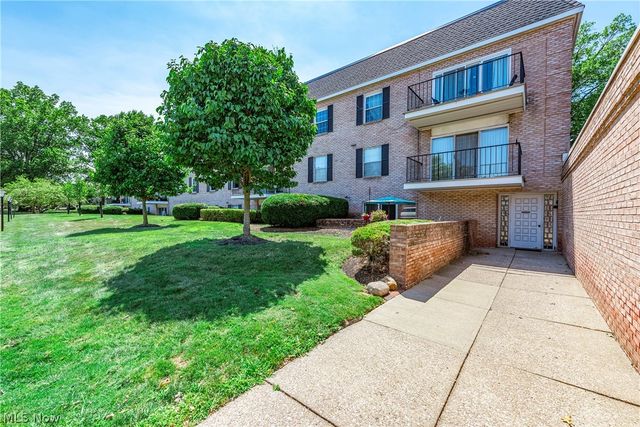 1155 Charter Oak Lane 304, Westlake, OH 44145