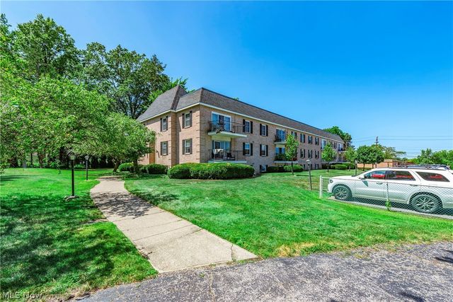 1155 Charter Oak Lane 304, Westlake, OH 44145