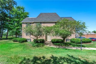 1155 Charter Oak Lane 304, Westlake, OH 44145