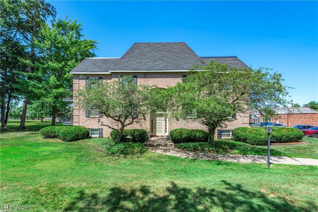 1155 Charter Oak Lane 304, Westlake, OH 44145