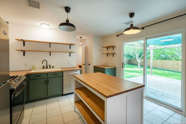 9574 Vallecito Pass, San Antonio, TX 78250