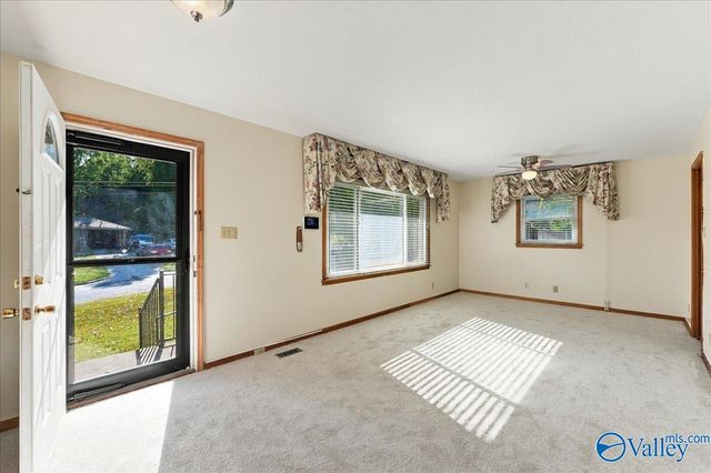 3203 Sweetbriar Road NW, Huntsville, AL 35810