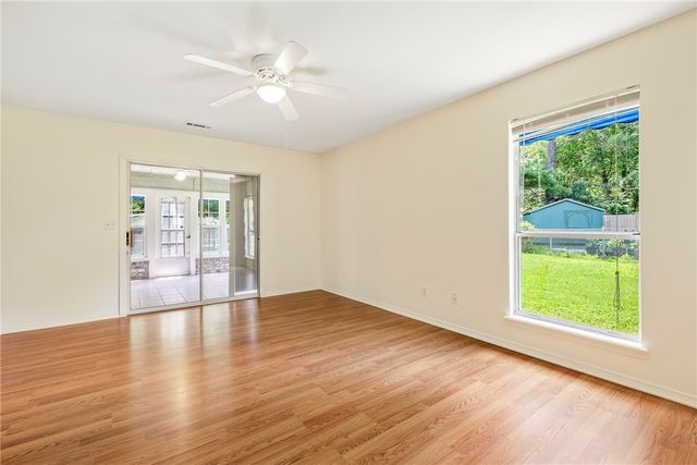 1515 E Thornhill Drive, Fayetteville, AR 72703