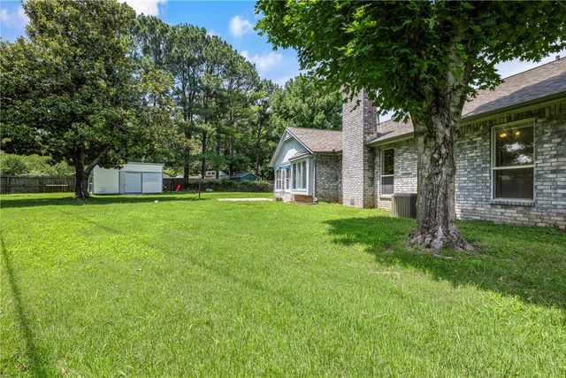 1515 E Thornhill Drive, Fayetteville, AR 72703