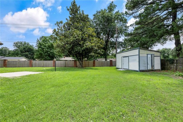 1515 E Thornhill Drive, Fayetteville, AR 72703