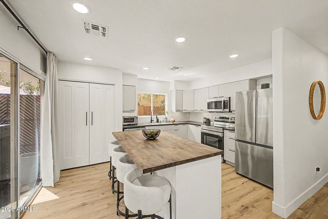 17606 N 17TH Place 1026, Phoenix, AZ 85022