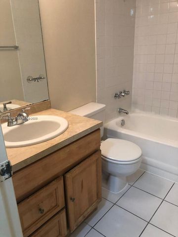 405 S Pine Island Rd 308D, Plantation, FL 33324