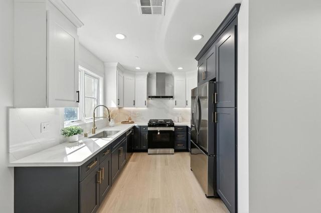 560 El Camino Real 201, San Carlos, CA 94070