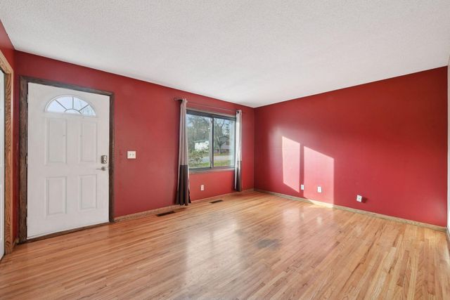 112010 Faber Lane, Chaska, MN 55318