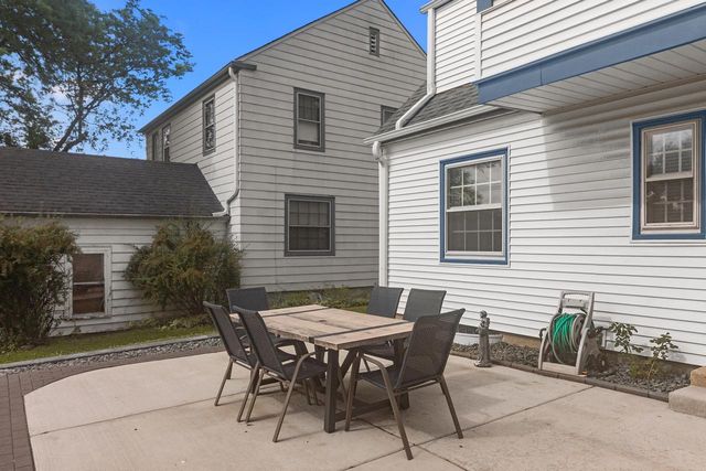 3354 S 47th STREET, Greenfield, WI 53219
