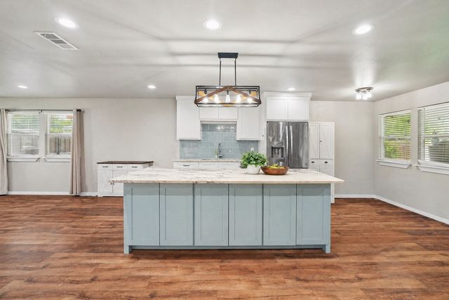 10011 Mill Valley Lane, Dallas, TX 75217